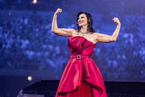 Il Concerto Cinematografico di Laura Pausini: Una Sinfonia di Emozioni e Nostalgia!